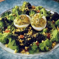 Brokolicový salát s vejcem recept