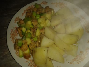 Kuřecí s cuketou a brambory