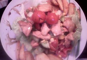 Zeleninový salát s kuřecím masem a americkým bramborem ...