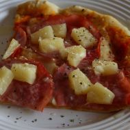 Šunková pizza se sýrem a ananasem recept