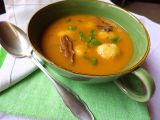 Houbová polévka s bramborovými knedlíčky recept