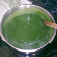 Špenátová polévka s těstovinami recept