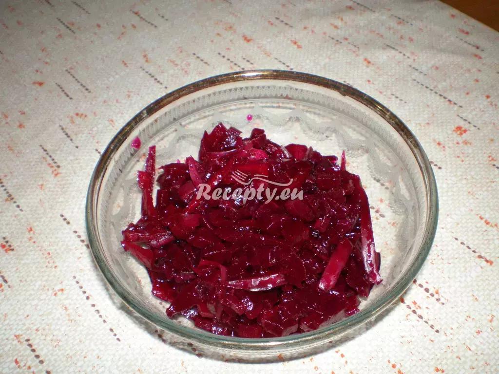 Zdravý salát z červené řepy recept  saláty
