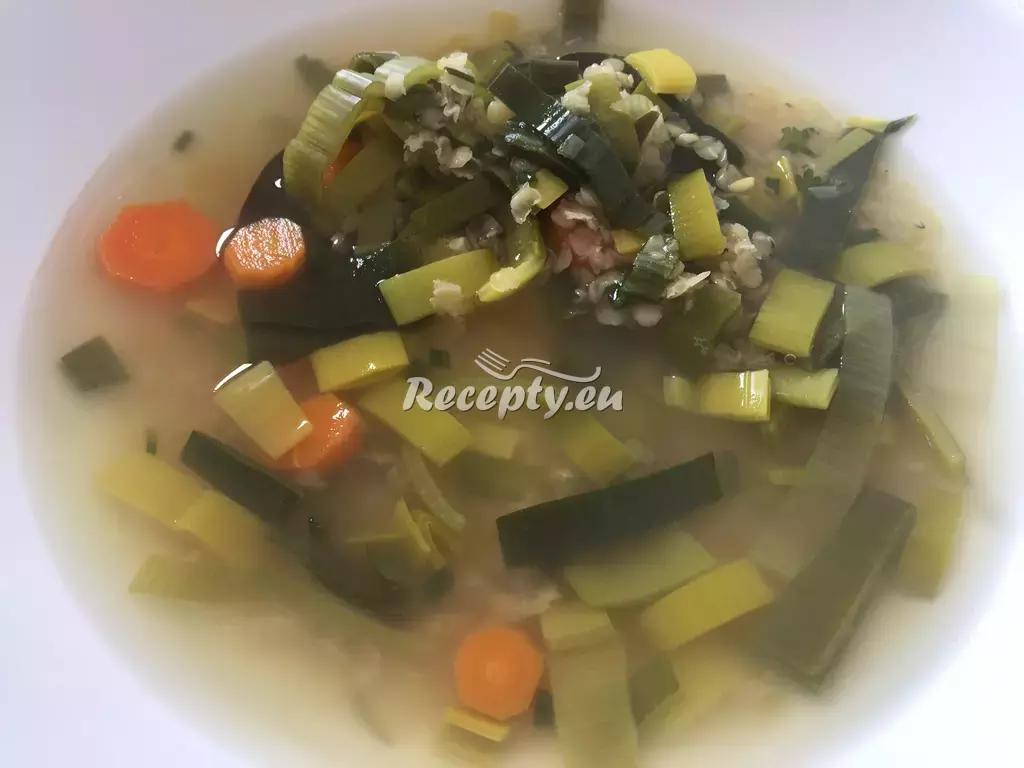 Zeleninová polévka s cizrnou recept  polévky