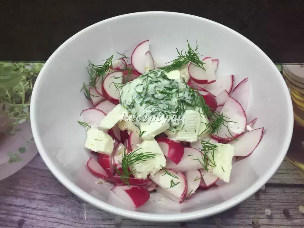 Ředkvičkový salát s ovčím sýrem recept  saláty