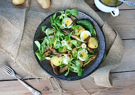Bramborový salát s vejci a hlívou recept