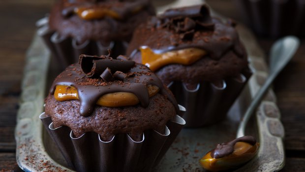Čokoládové cupcakes s karamelovou polevou