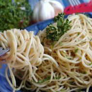 Smažené česnekové špagety recept