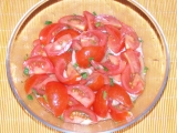 Rajčatový salát s celerovou natí recept