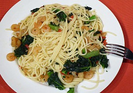 Krevety s kadeřavou kapustou a špagetami recept