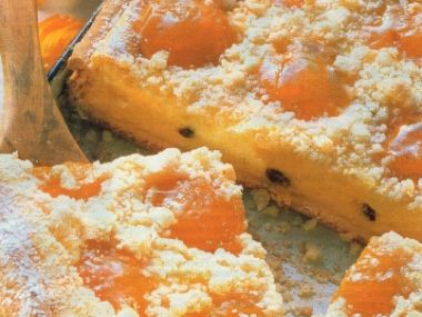 Meruňkový koláč se žmolenkou