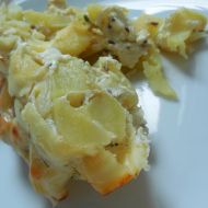 Zapékané brambory s cibulí a smetanou recept