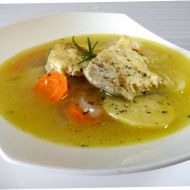 Lehká rybí polévka s bramborem a bylinkami recept