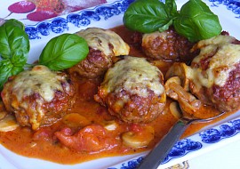 Zapékané karbanátky s houbovo rajčatovou omáčkou recept ...