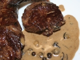 Hanger steak s přelivem ze zeleného pepře recept