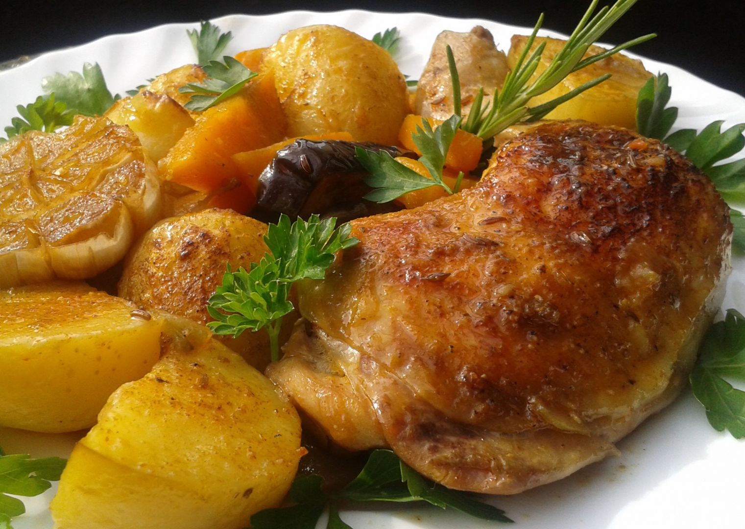 Kuře pečené s dýní a novými bramborami recept