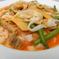 Vepřové kousky s fazolkami na thajském kari recept