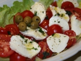 Zeleninový salát s mozzarellou recept