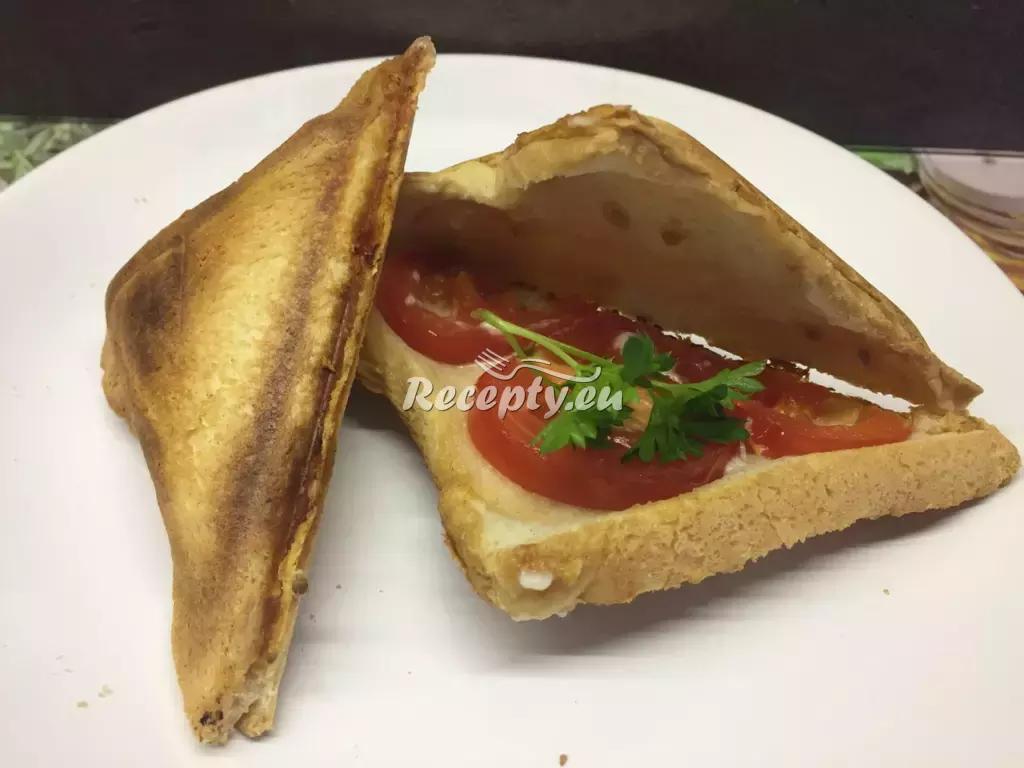 Toasty s rajčaty a cibulí recept  topinky, toasty, sendviče