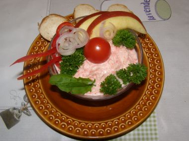 Osvěžující salát á la losos s jablkem.