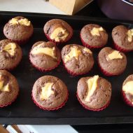 Dvoubarevné plněné muffiny recept