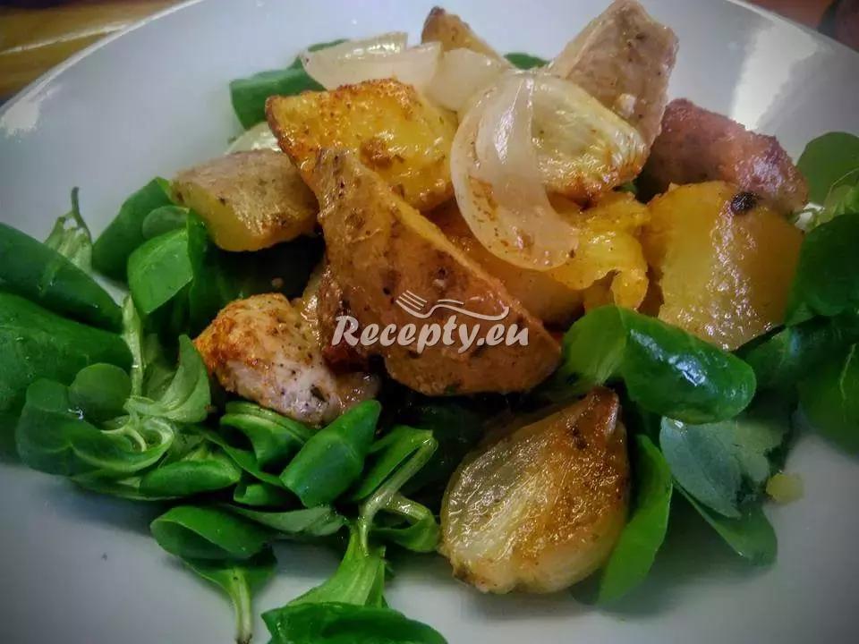 Salát s novými bramborami a modrým sýrem recept  bramborové ...