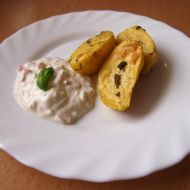 Bylinkové brambory s jarním dipem recept