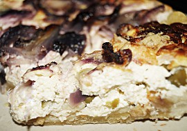 Cibulovo-tvarohový koláč s olivami recept
