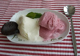 Jahodovo  tvarohová zmrzlina bez zmrzlinového strojku recept ...