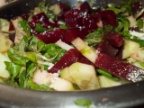 Salát z polničku, řepy, okurky a křenu recept
