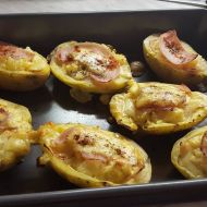 Plněné pečené brambory s nivovým vejcem recept