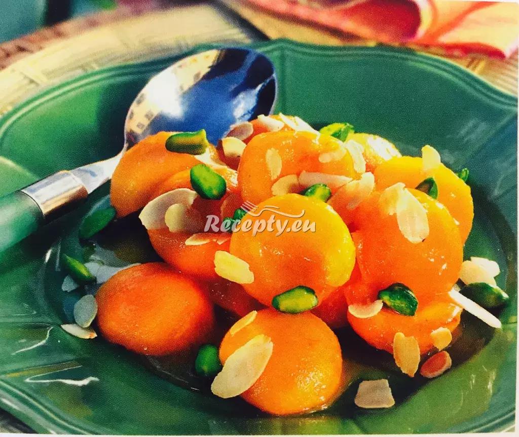 Horké meruňky s mandlemi a pistáciemi recept  ovocné pokrmy ...