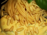 Špagety Gran Moravia sypané piniovými oříšky recept