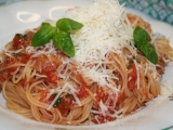 Rychlé špagety s tuňákem a rajčaty recept