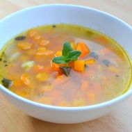 Mrkvová polévka s bylinkami recept
