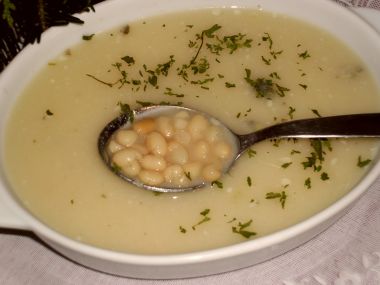 Polévka z bílých fazolí od babičky