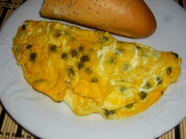 Vaječná omeleta s hráškem a sýrem