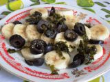 Banánový salát s olivami recept