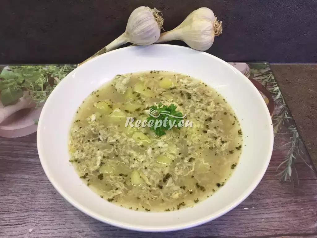 Jemná česneková polévka recept  polévky