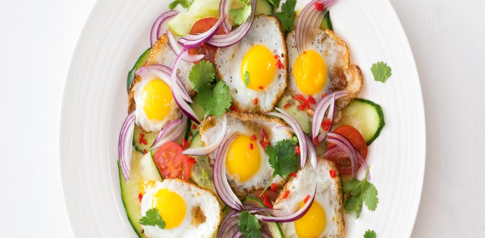 Asijský salát s křepelčími vajíčky