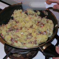 Plněné brambory se salámem recept