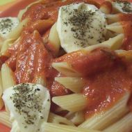 Rajčatové těstoviny s mozzarellou recept