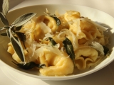 Tortellini se šalvějovým máslem (tortellini nodo d´ amore) recept ...