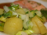 Teplý a šťavnatý bramborový salát recept