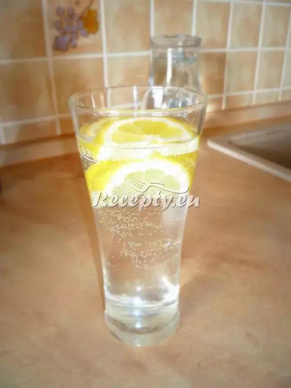 Detoxikační voda recept  míchané nápoje