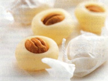 Marcipánové bonbony s pekanovými ořechy