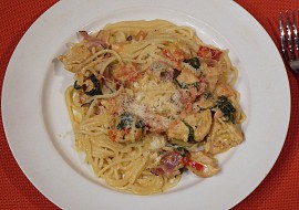 Kuřecí prsa v krémových špagetách recept