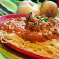 Špagety s kuřecím masem a rajskou smetanou recept