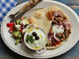 Řecké menu  gyros, tzatziki, řecký salát, pita recept