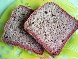 Chléb z červené řepy s jarní cibulkou recept